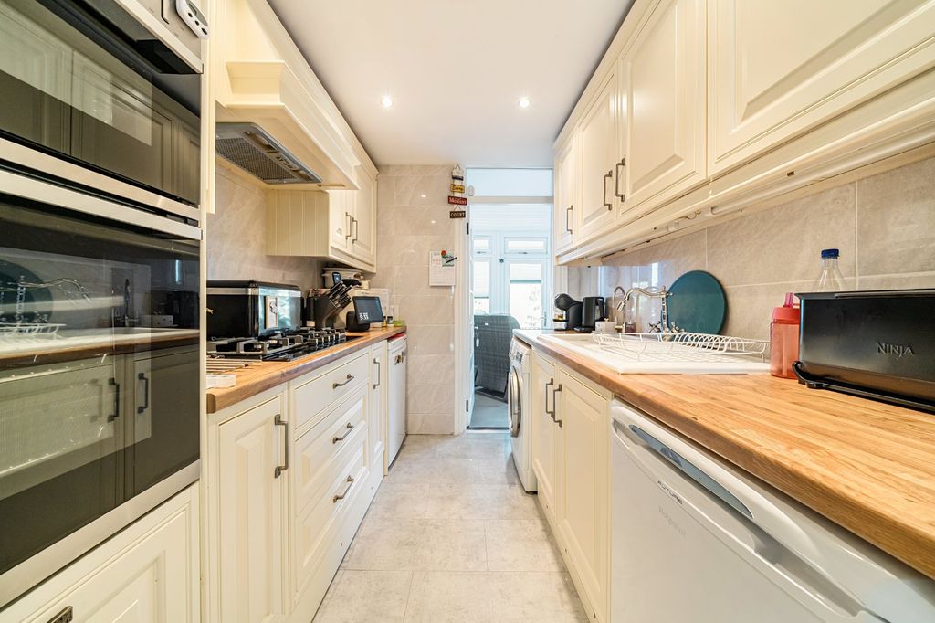 Property photo 3 of 21 Kitchen