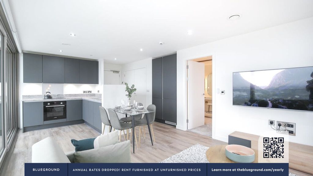 Property photo 3 of 72 Living Room