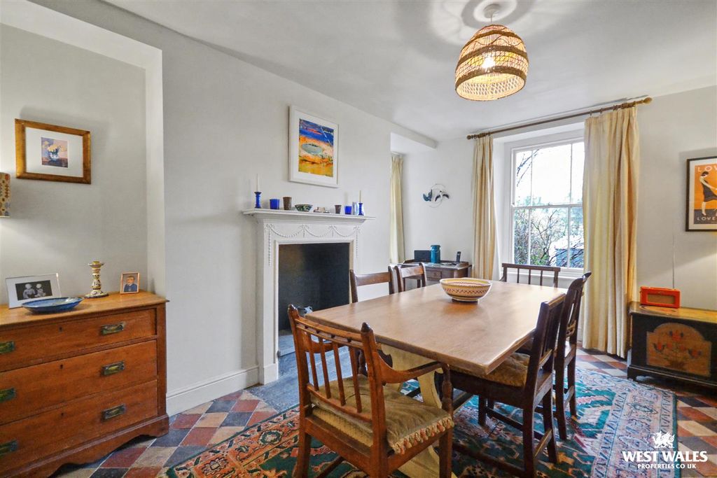 Property photo 3 of 31 Breakfast Room