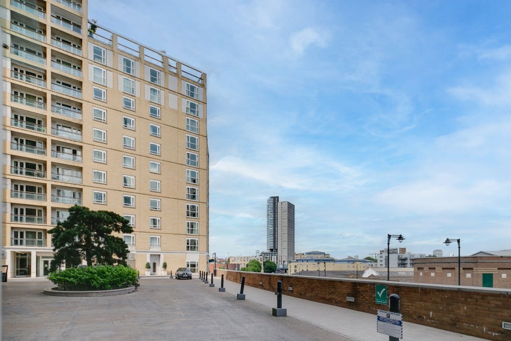 Property photo 3 of 22 Communal-Circus-A...