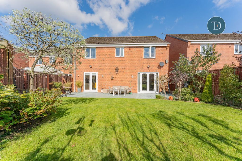 Property photo 2 of 32