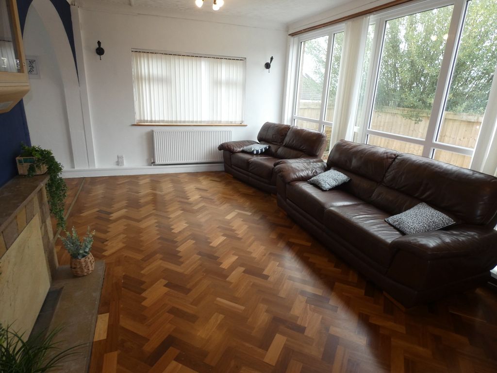 Property photo 2 of 18 Main Lounge