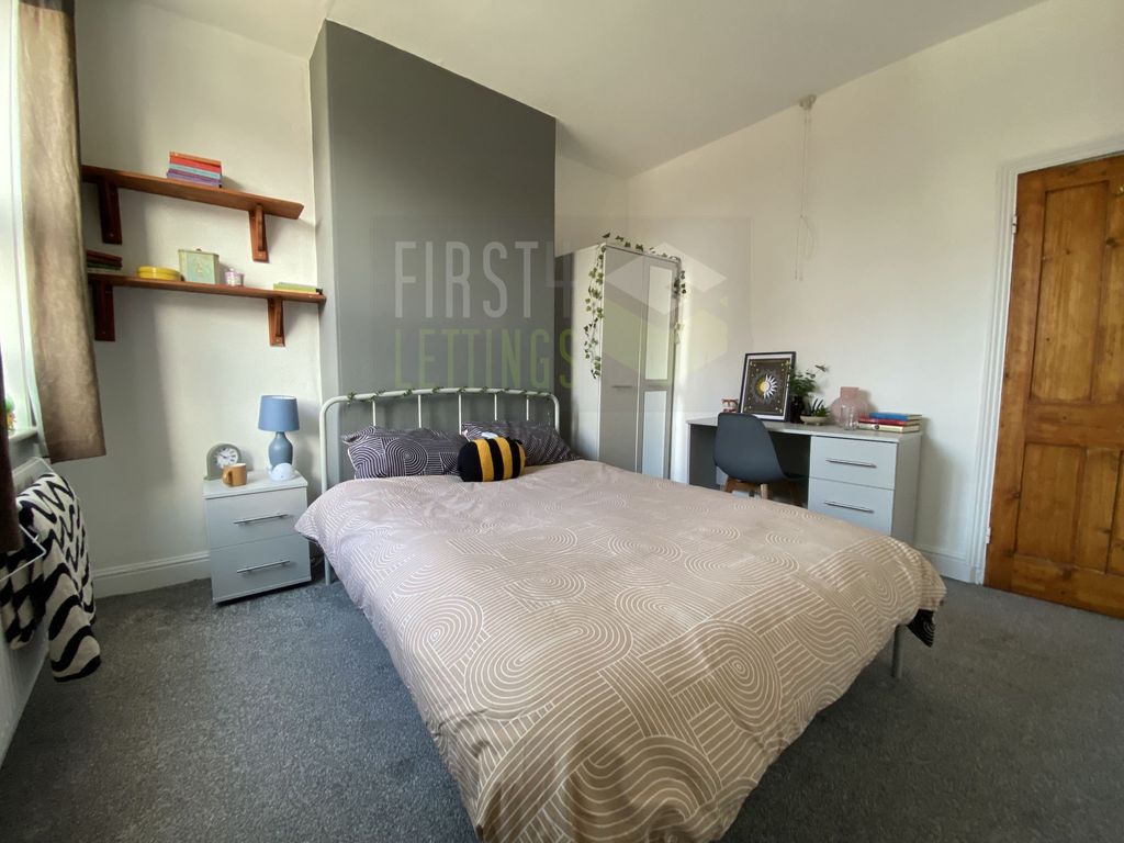 Property photo 1 of 12 Photo 8