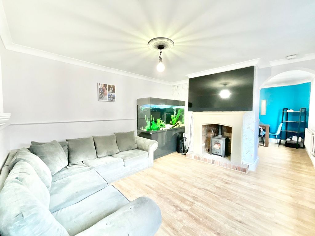 Property photo 2 of 17