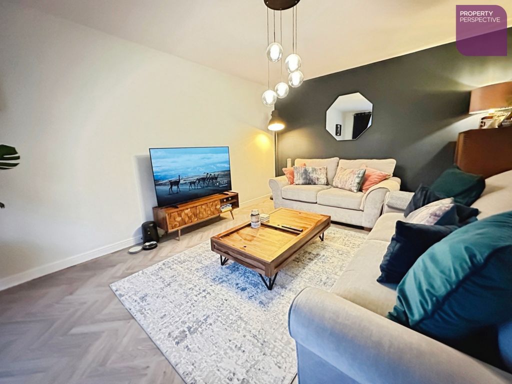 Property photo 3 of 20 Lounge