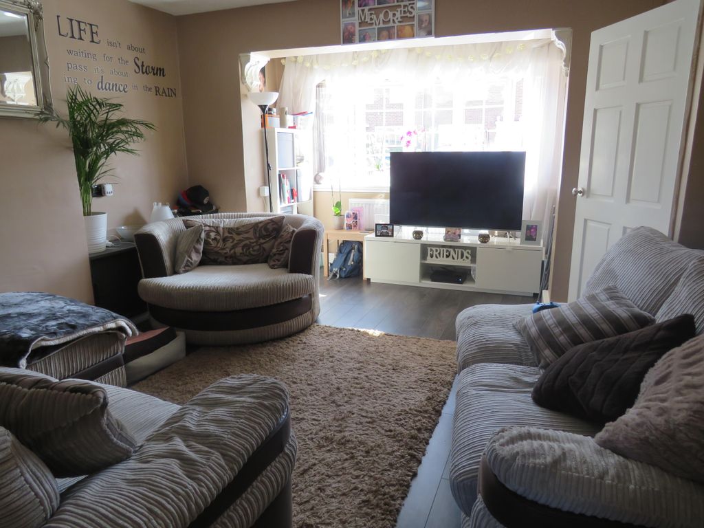 Property photo 2 of 7 Living Room