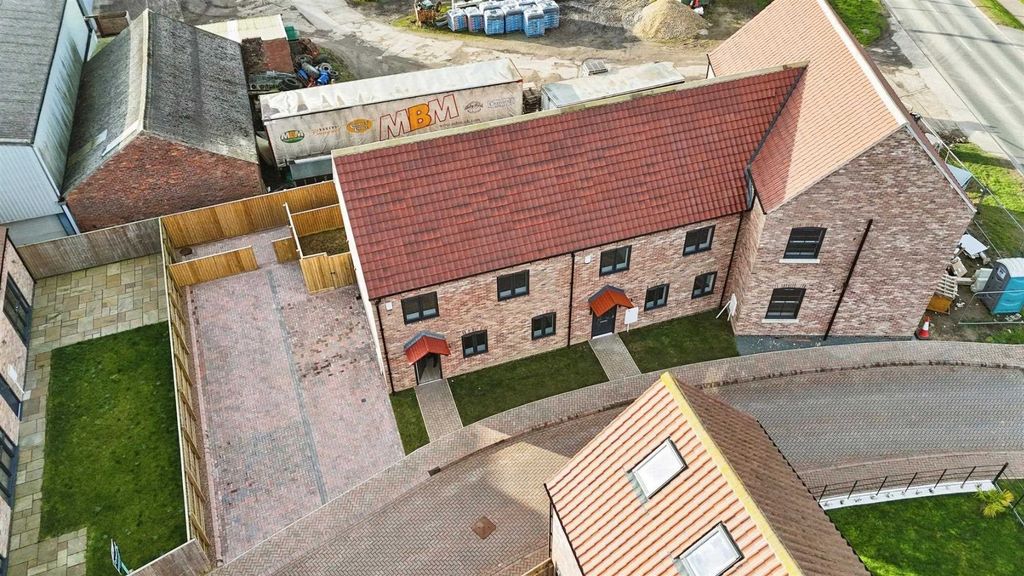 Property photo 2 of 21 4132203