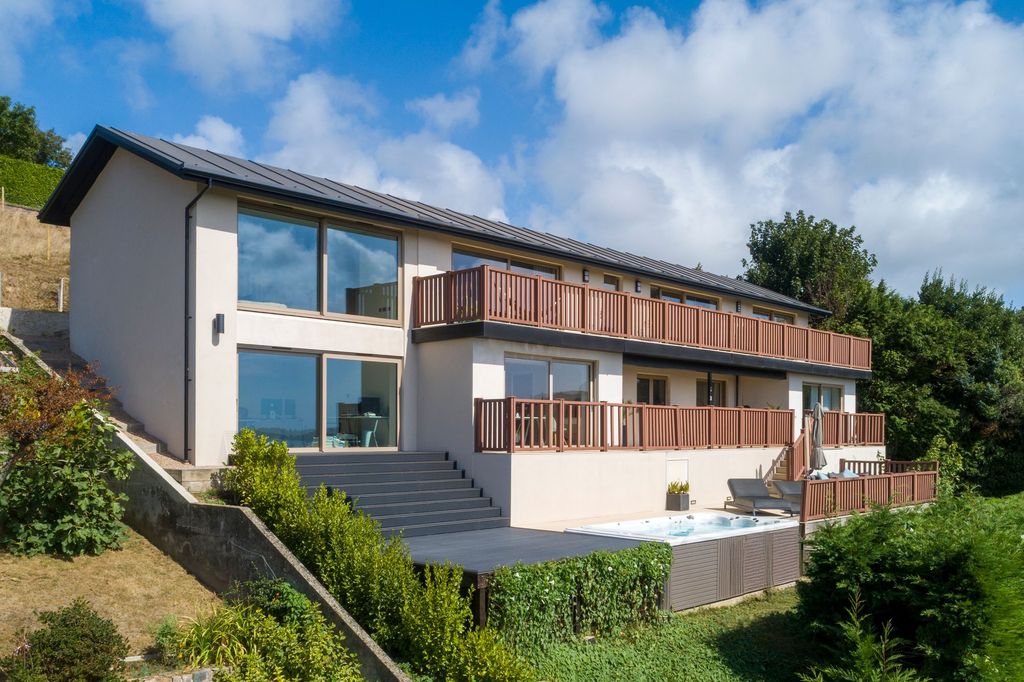 Property photo 1 of 50