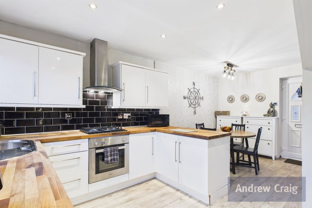 Property photo 2 of 17 Kitchen Diner