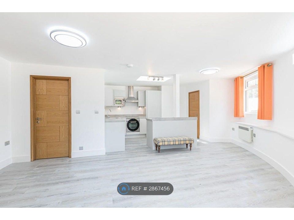 Property photo 2 of 9 Living Area/Kitchen