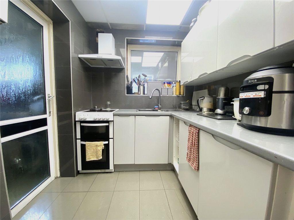 Property photo 3 of 12 Picture No. 16