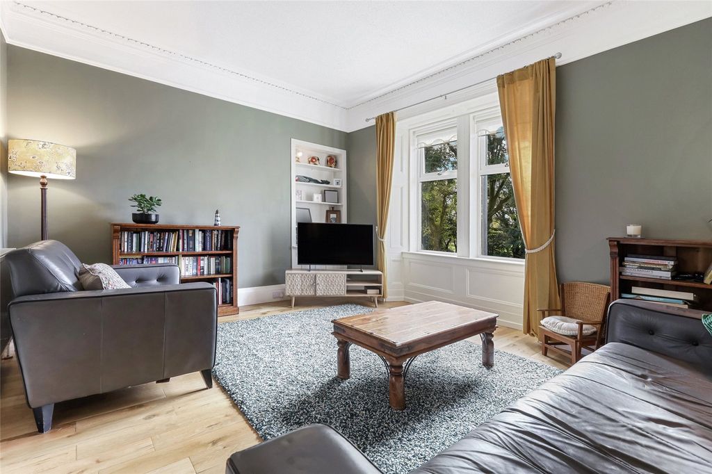 Property photo 2 of 21 Living Room