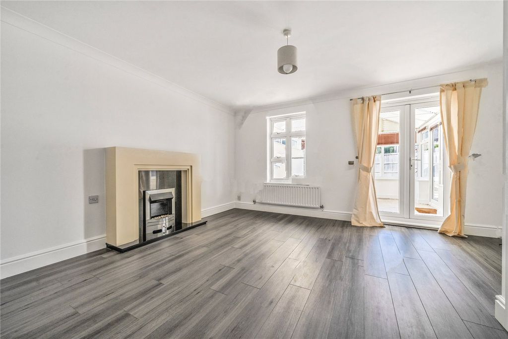 Property photo 2 of 20 Picture No. 12