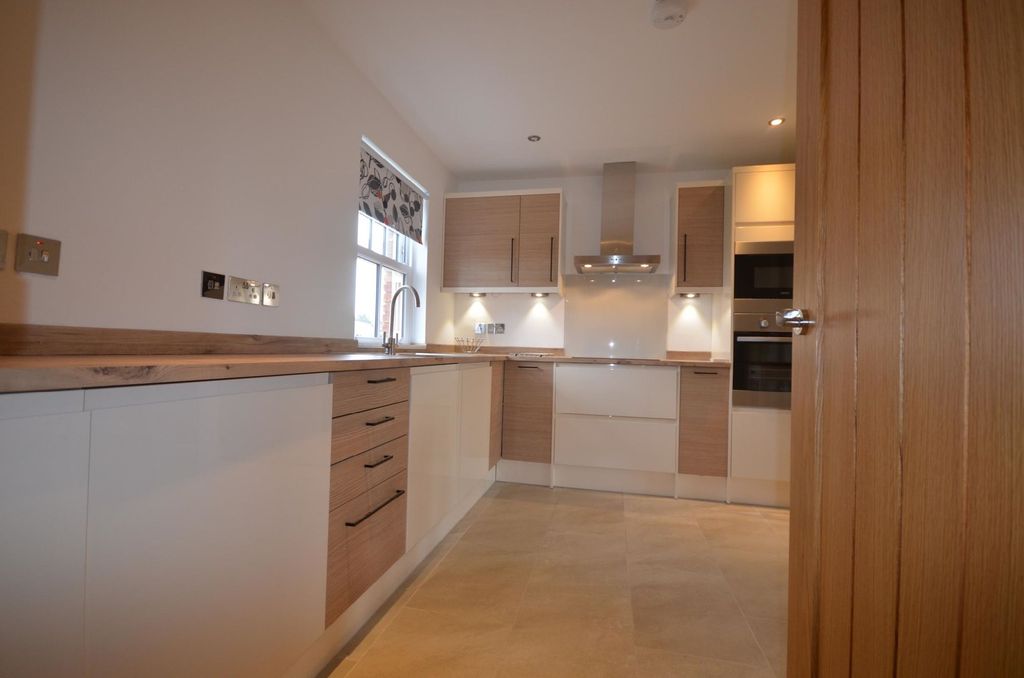 Property photo 2 of 13 Kitchen