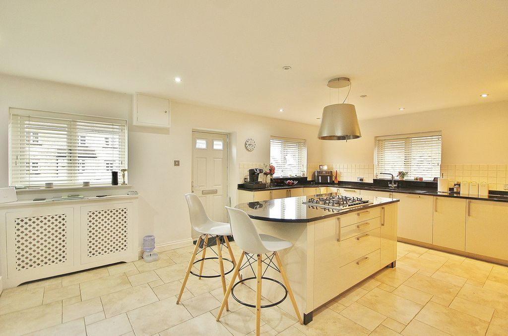 Property photo 3 of 21