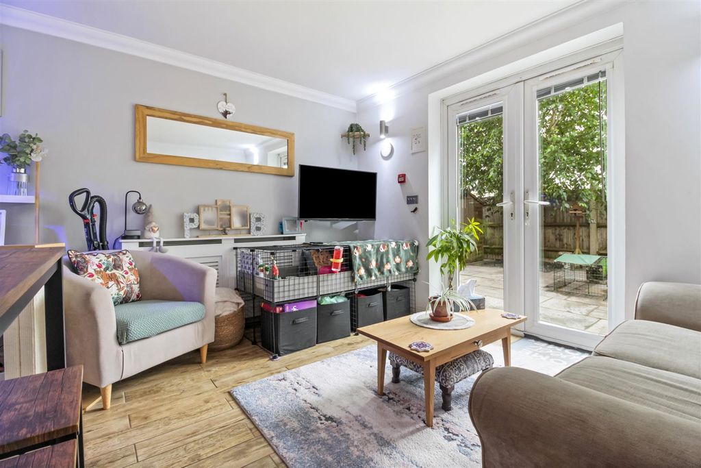 Property photo 3 of 13 Bulkington Avenue, 41_14.Jpg