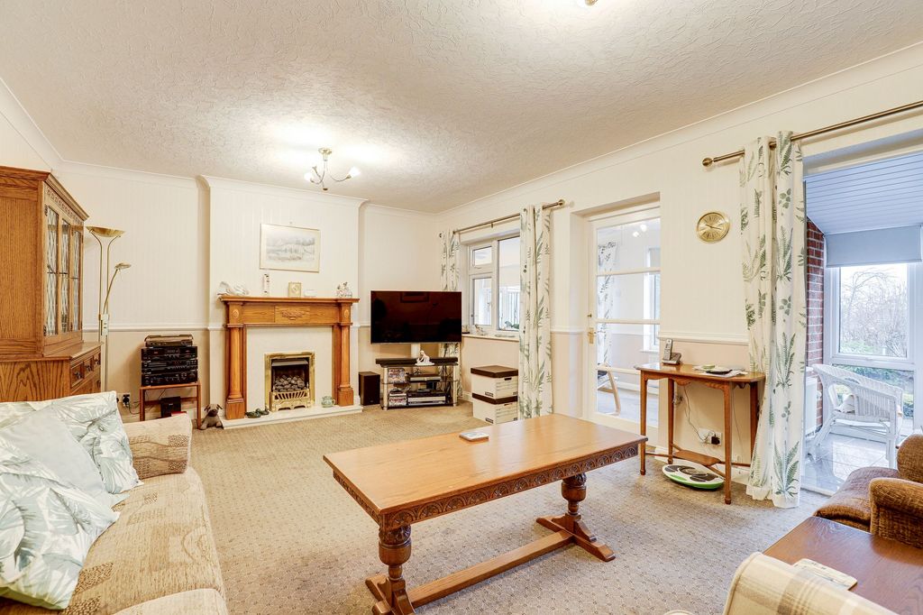 Property photo 2 of 27