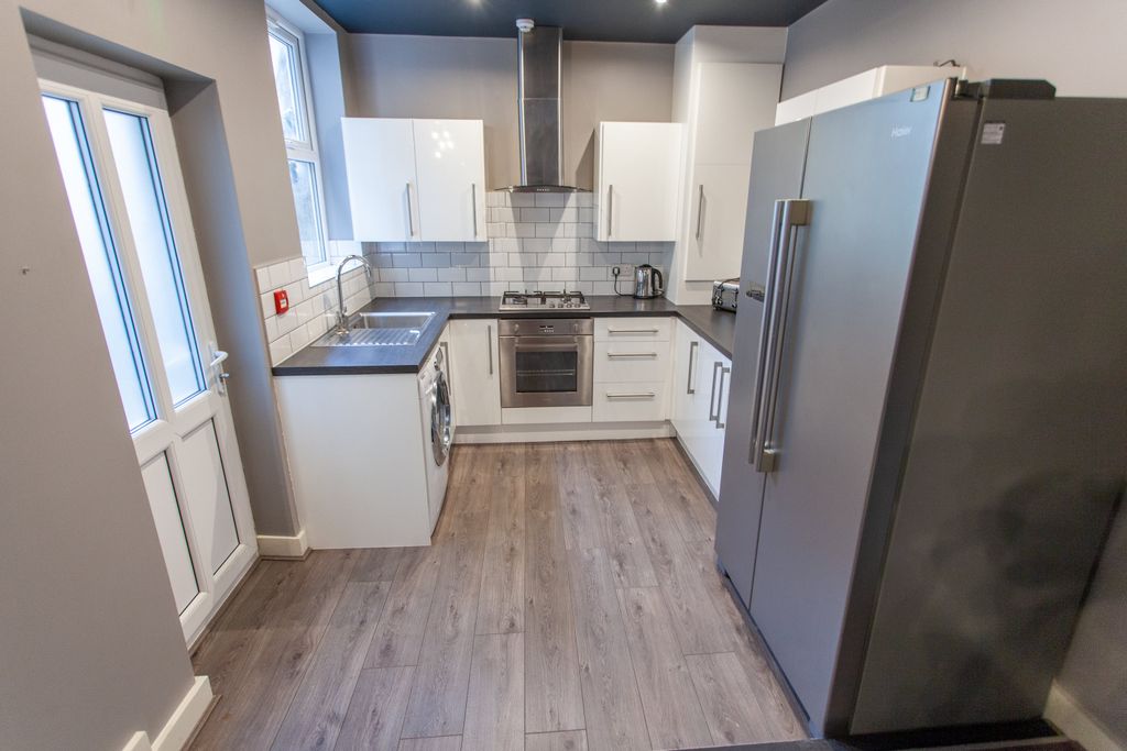 Property photo 1 of 10 1-02