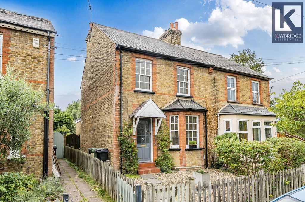 Property photo 1 of 17 Elm Road, Epsom - Kt17 2EU