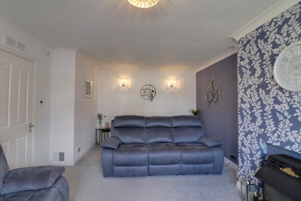 Property photo 2 of 18 Lounge