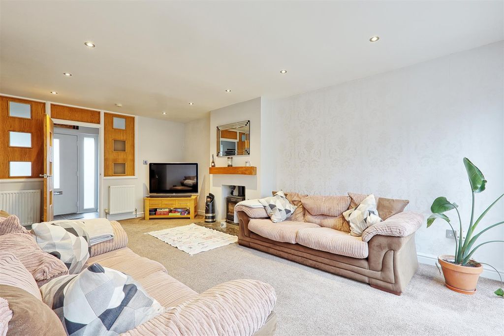 Property photo 2 of 20 Img_6028_29_30_Easyhdr-Interior3.Jpg