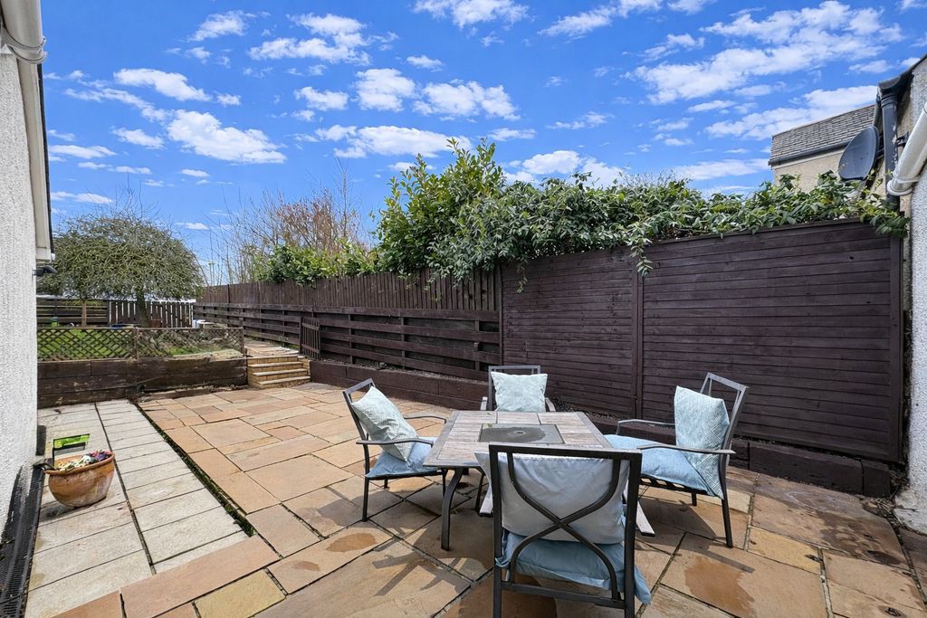 Property photo 2 of 25 Photo 23