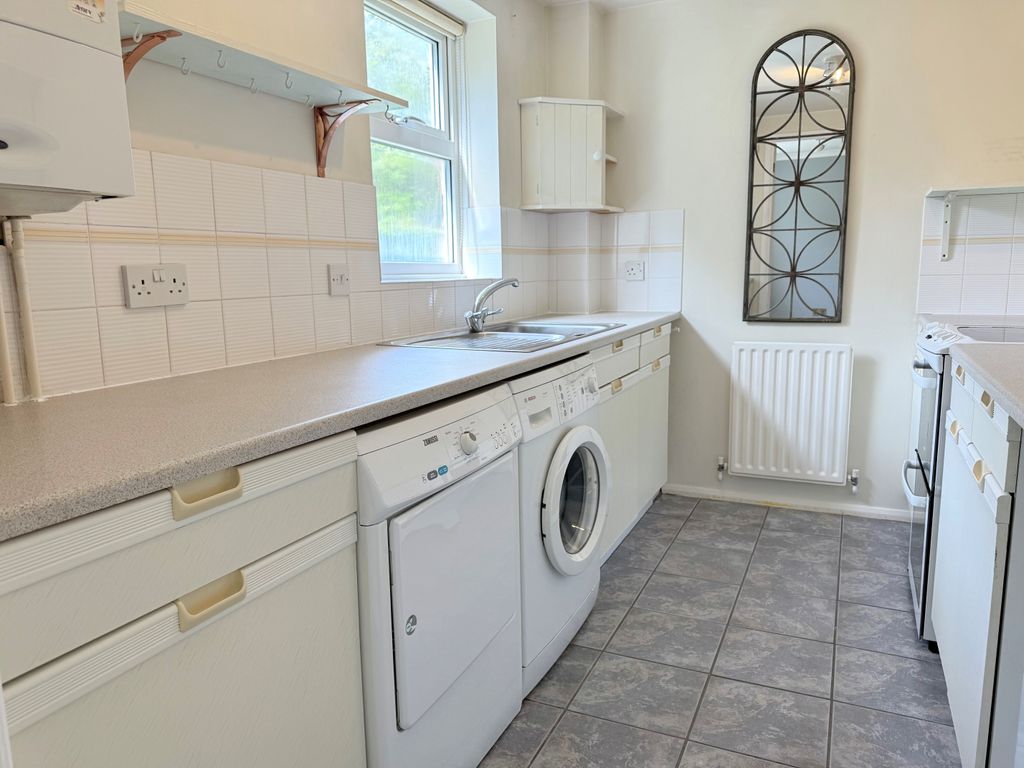 Property photo 3 of 6 Kitchen