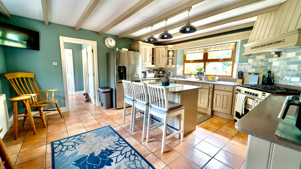 Property photo 3 of 31 Kitchen/Breakfast Room