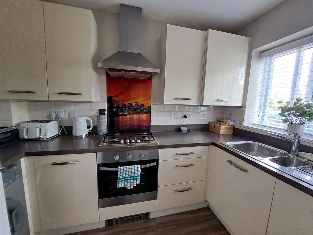 Property photo 3 of 12 Kitchen James Grundy.Jpg