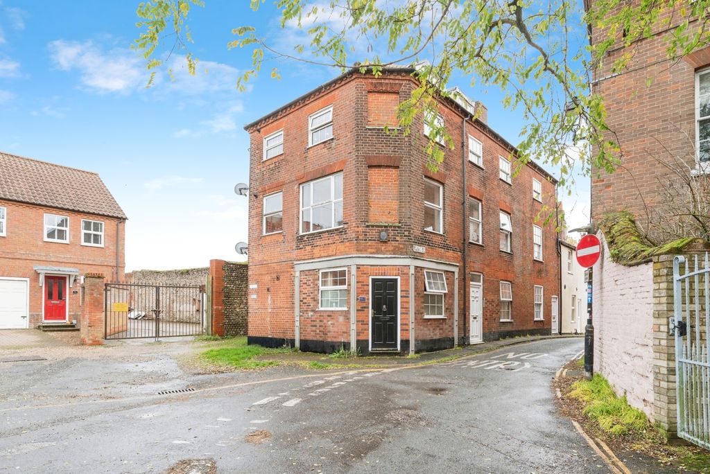 Property photo 1 of 17 Photo