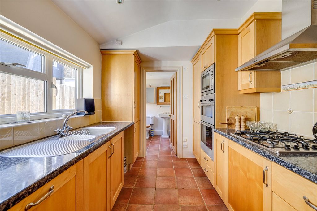 Property photo 2 of 17 Picture No. 27