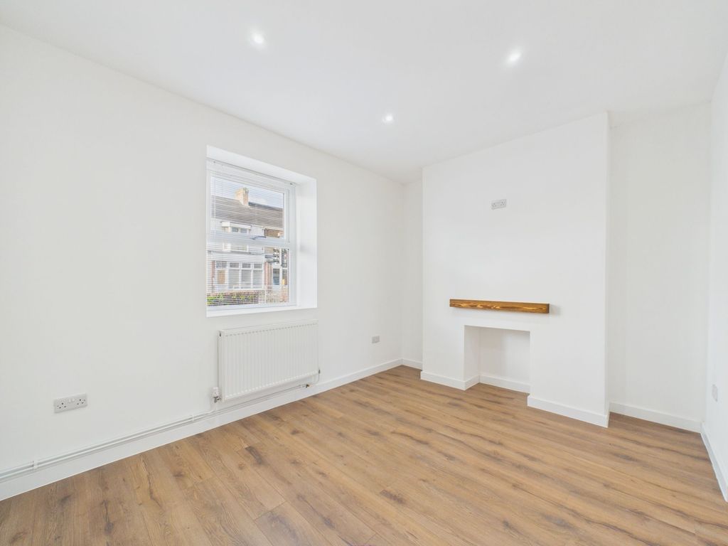 Property photo 2 of 35