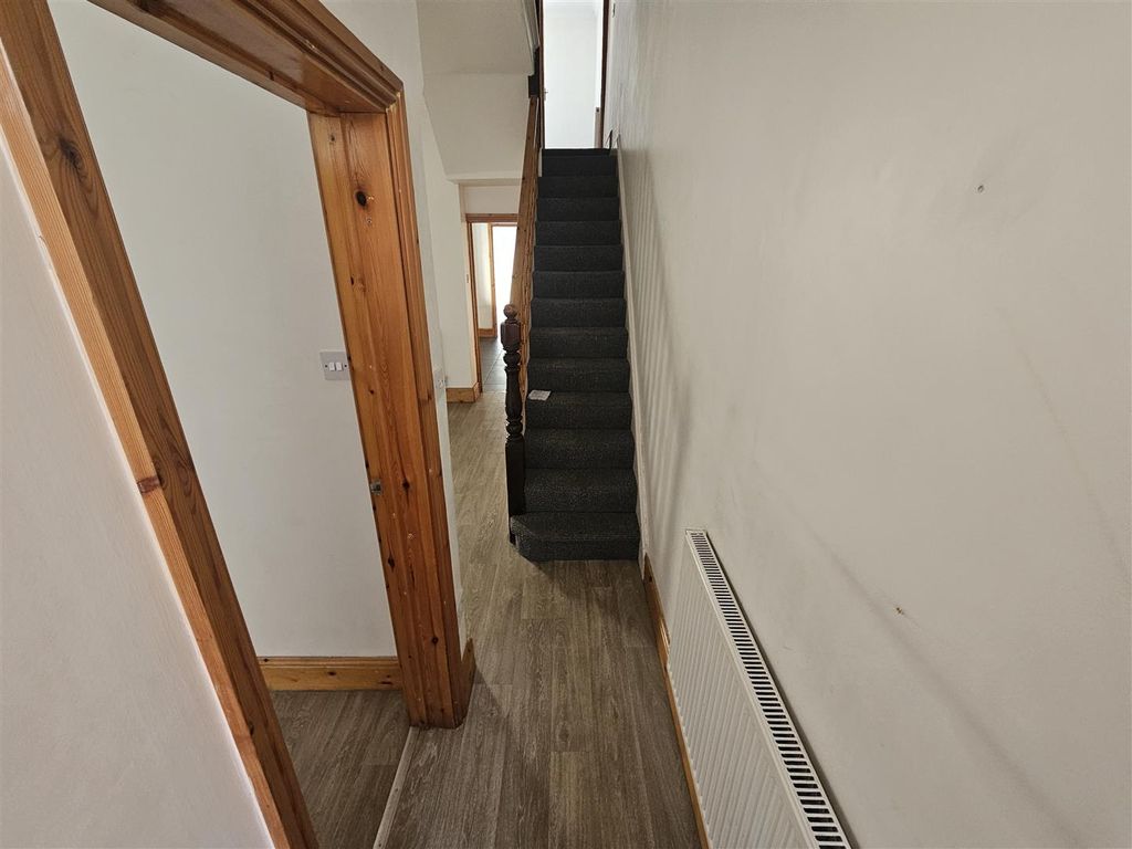 Property photo 2 of 16 Entrance Hall