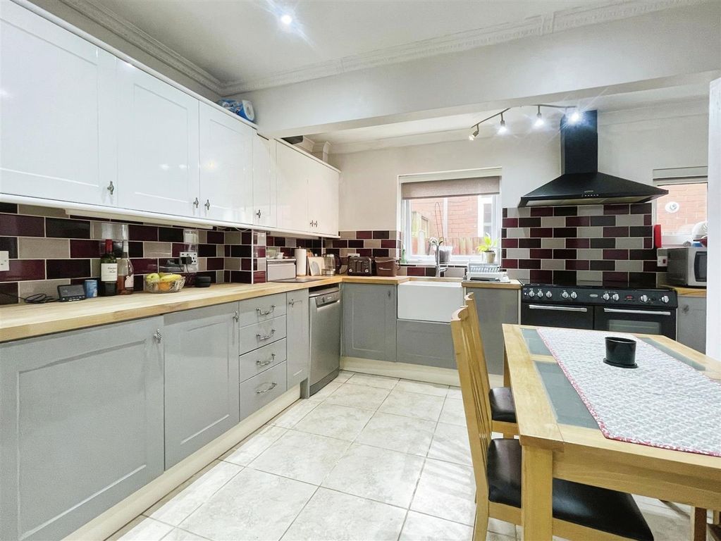 Property photo 2 of 34 Kitchen Diner