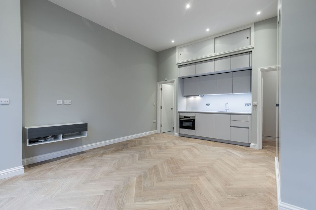Property photo 1 of 10 Kitchen