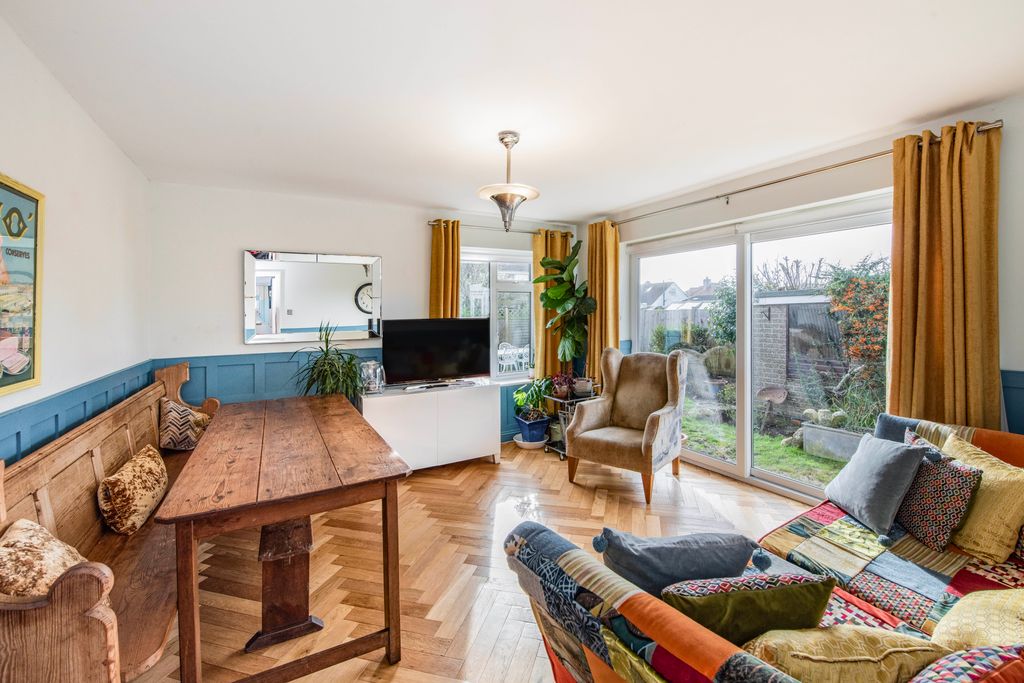 Property photo 2 of 28