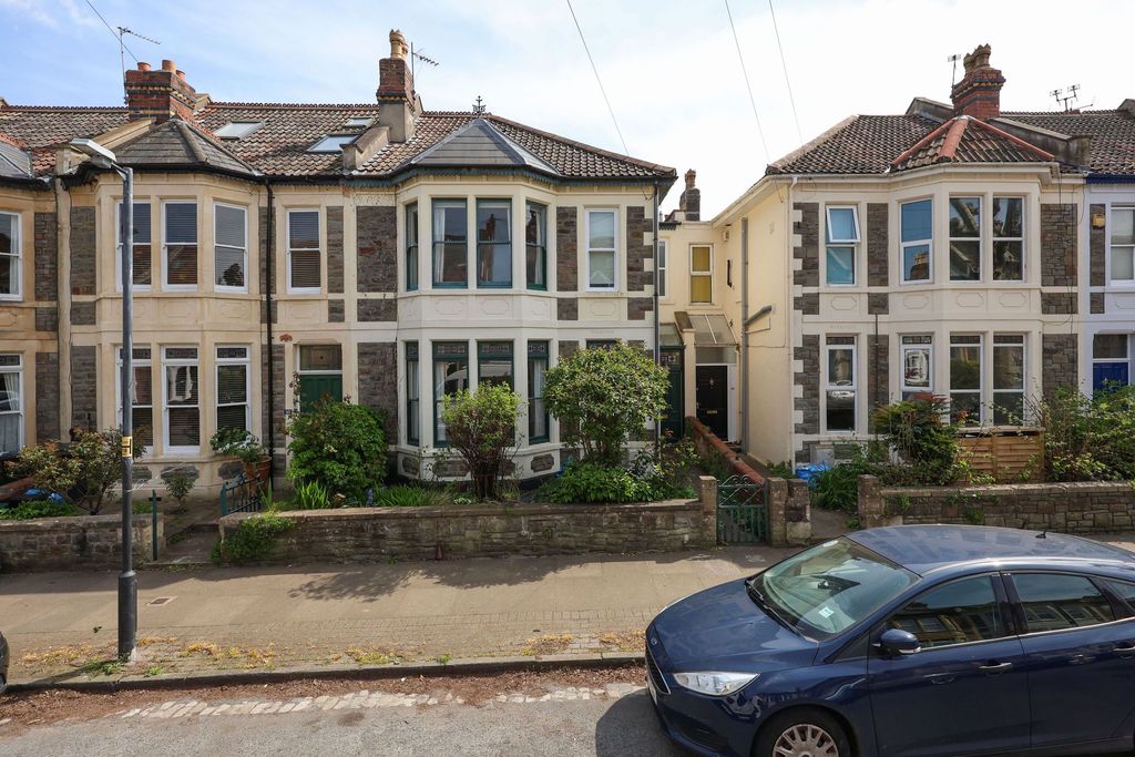 Property photo 2 of 32