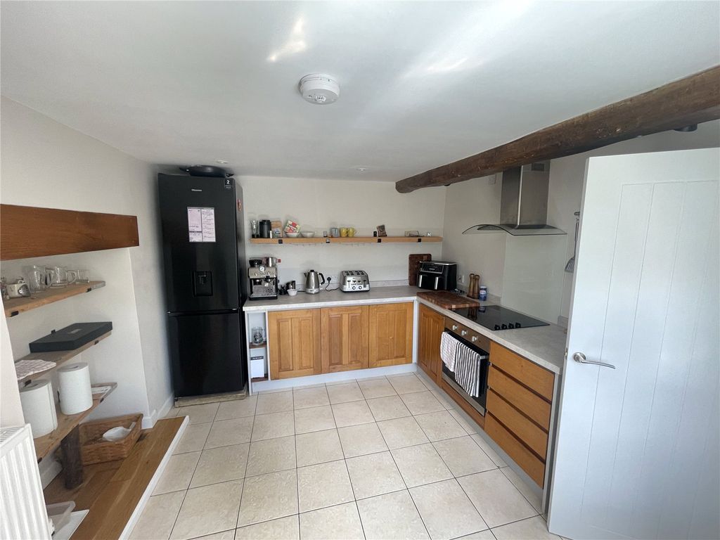Property photo 3 of 20 Kitchen