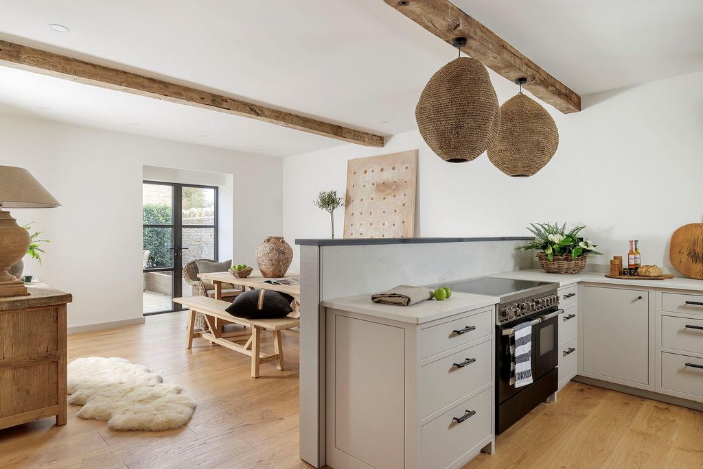 Property photo 3 of 19 Image