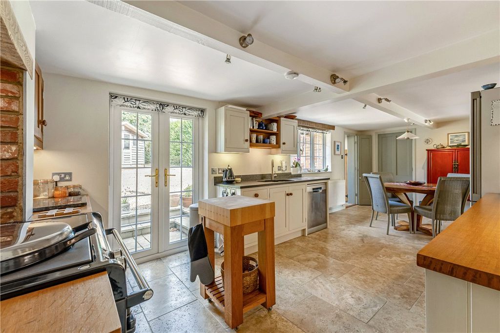 Property photo 2 of 25 Kitchen