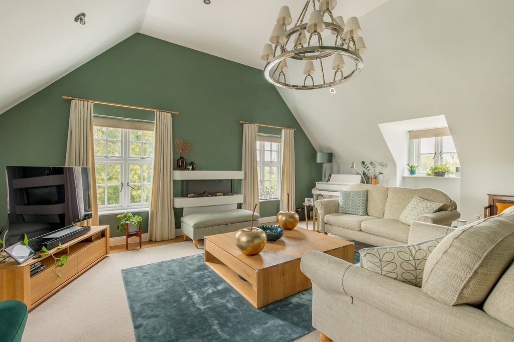 Property photo 3 of 12 Sitting Room