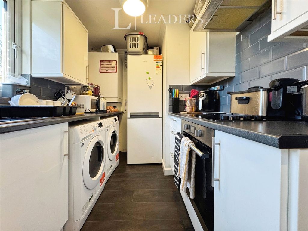 Property photo 3 of 8 Kitchen