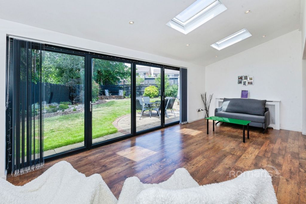 Property photo 2 of 25 Pbox-Img.Jpg