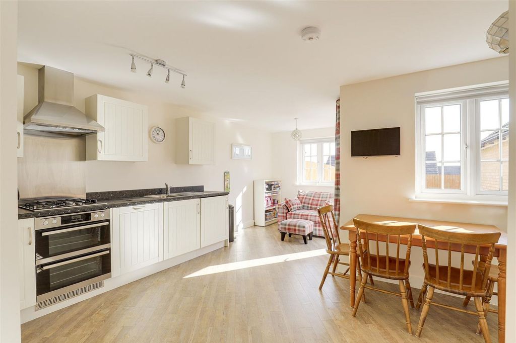 Property photo 3 of 23