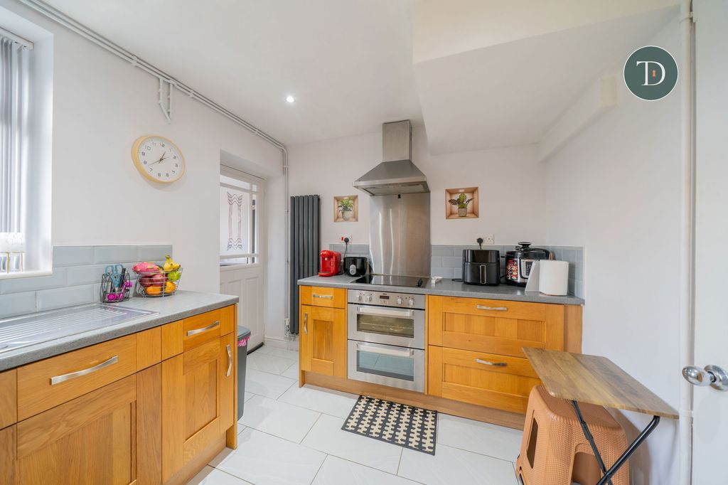 Property photo 3 of 25