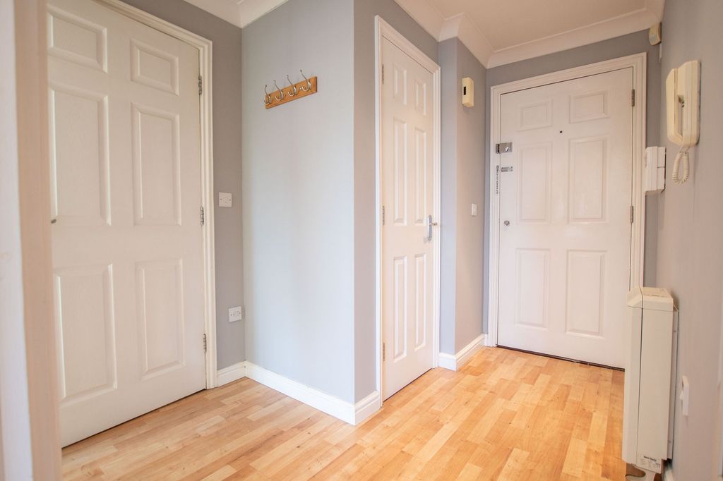 Property photo 3 of 7 Hallway