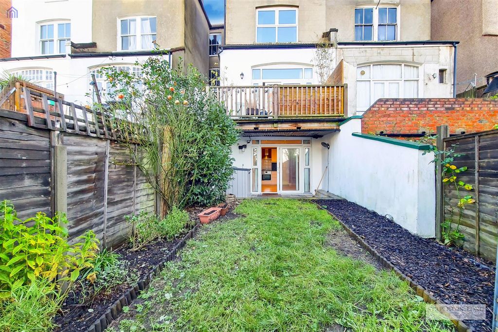 Property photo 3 of 11 9_Garden-1.Jpg