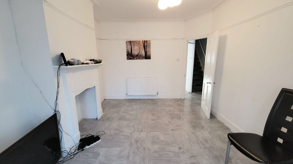 Property photo 2 of 11 Image