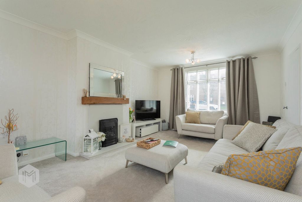 Property photo 2 of 32 Photograph