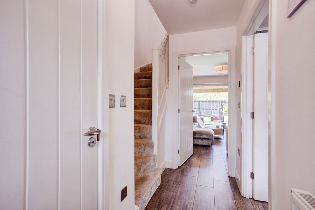 Property photo 2 of 11 Pbox-Img.Jpg